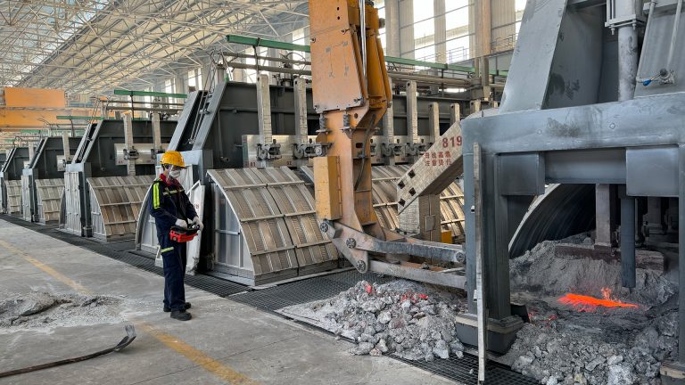Controlling Lifting Equipment Using Techwell Industrial Wireless Control Systems